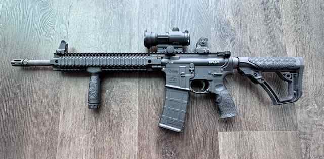 Daniel Defense DDM4 V5 5.56mm w/ Aimpoint PRO 