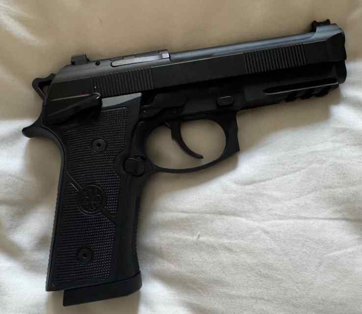 Beretta 92X GTS RDO Centurion with extras