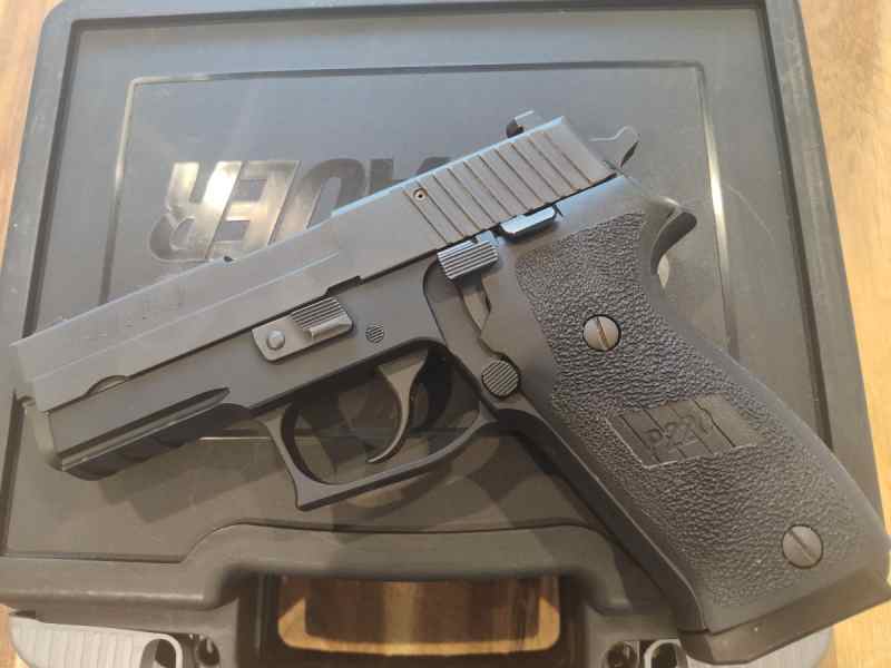 Sig Sauer P220R Carry