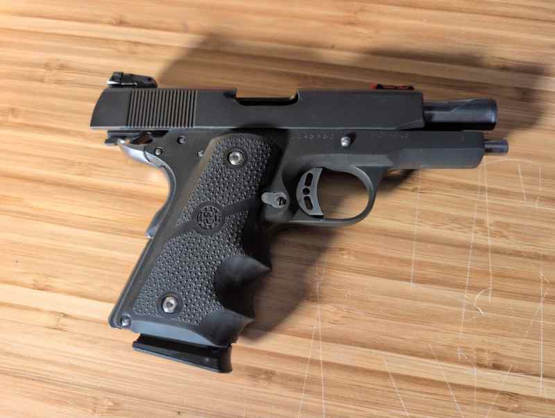 RIA 1911 M1911-A1CS (Officer model)