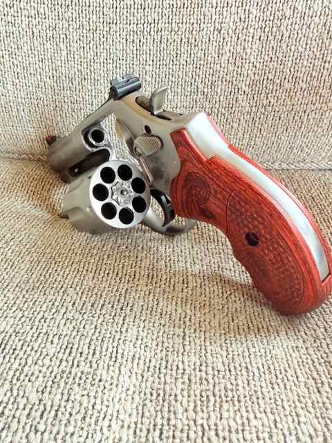 S&amp;W 686-6 plus 7 shot 3” 357 mag