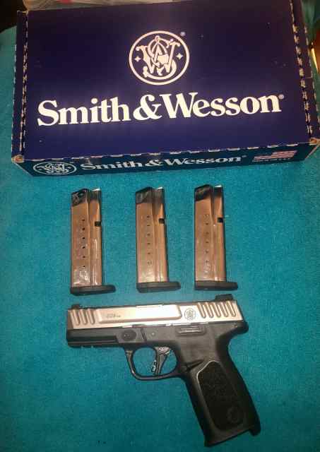NIB S&amp;W SD9 2.0 9MM  and Accesories.