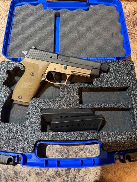 Sig Sauer P220 Combat 45 ACP
