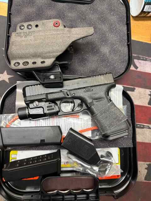 Brand New Glock 19 with extras 