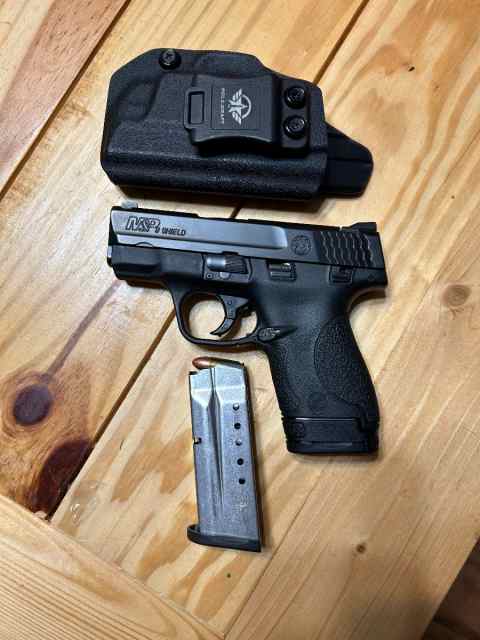 Smith and Wesson M&amp;P shield 9mm 