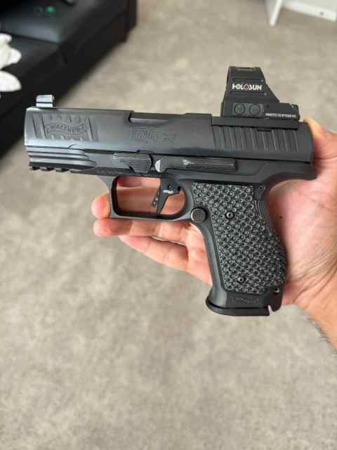 Walther Q4 Steel Frame 9mm w optic+Extras 