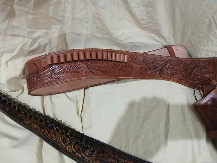 holster smaller bullet loops.jpg
