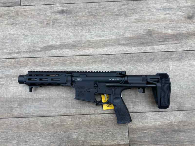 *NEW IN BOX* DANIEL DEFENSE  DDM4 PDW 300BLK