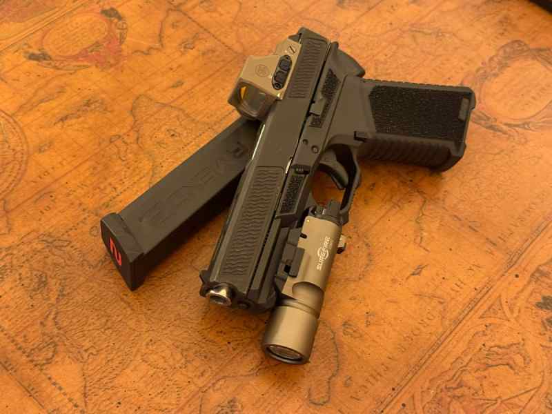 Glock 17 clone SCT17