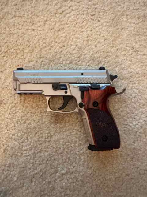 Sig Sauer p229 Stainless Steel Compact elite .40