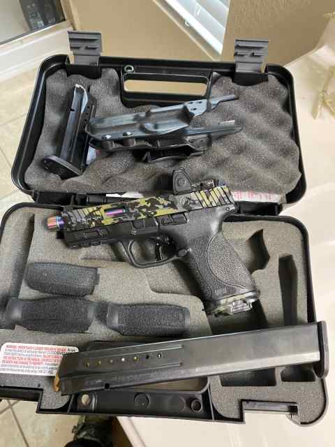 M&amp;p compact with extras 