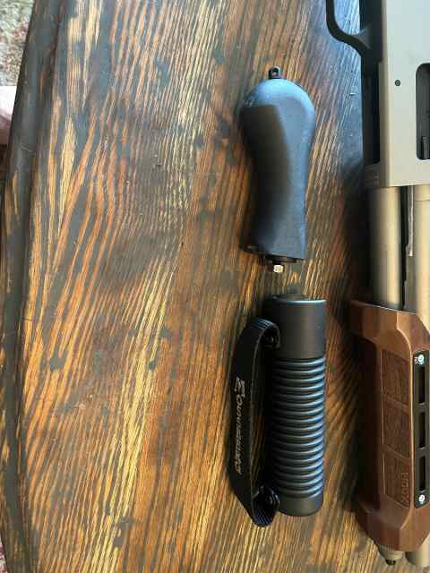 Mossberg 590 shockwavefore end and club grip