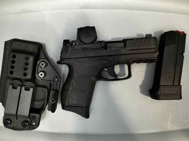 Like new HK VP9cc Defender st enclosed