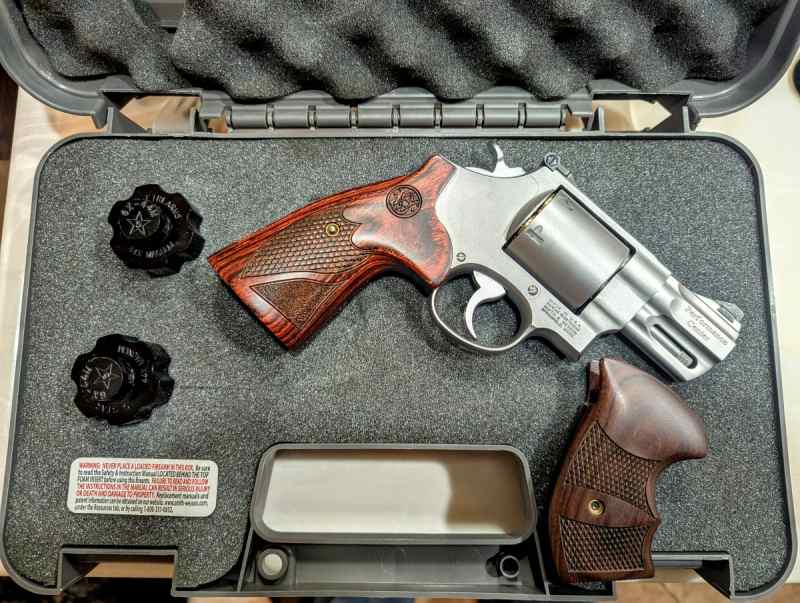 S&amp;W 629-6 performance Center 44 Magnum