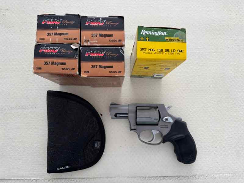 Taurus 605 .357 Magnum + Extras