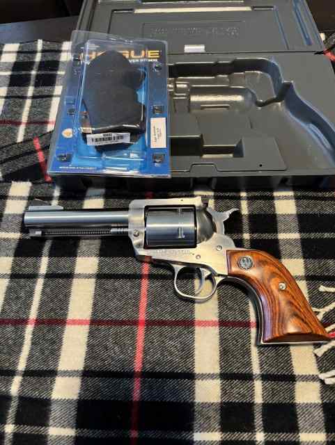 Ruger New Model Super Blackhawk 44 mag HOGUE 4 5/8