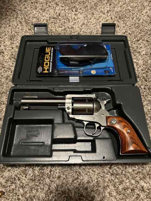 Ruger New Model Super Blackhawk 44 mag HOGUE 4 5/8