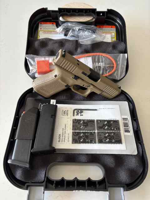 NIB Rare Full Factory FDE Gen 5 Glock 19 MOS