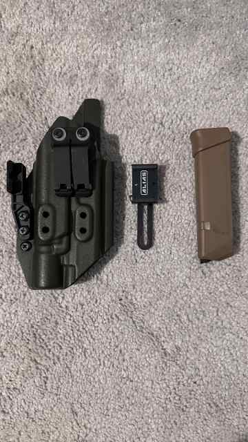 G19/17 x300 holster, 19x Mag, Alias receiver&amp;clip