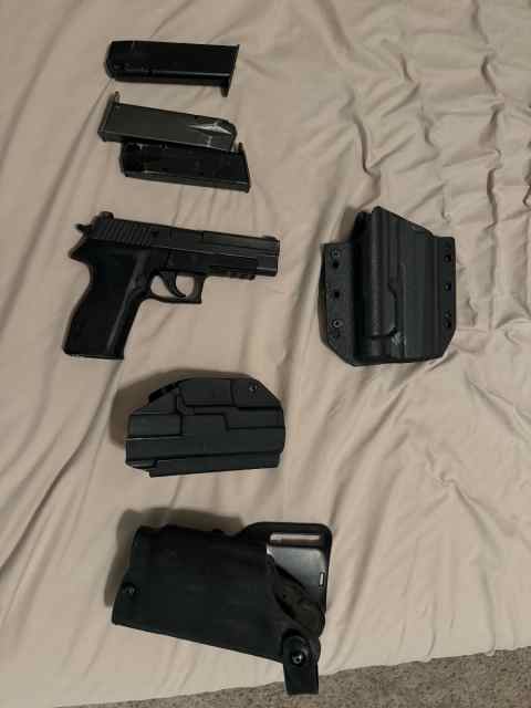 .40 Sig P226 w/ Extras