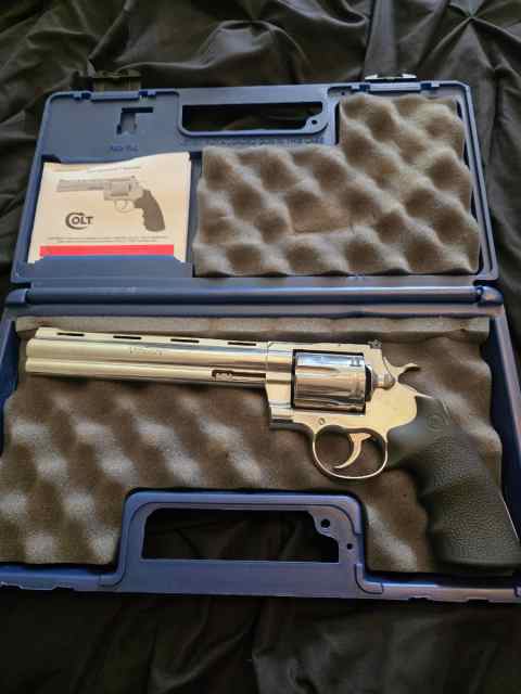 Colt 44 magnum anaconda with 8 inch barrel 