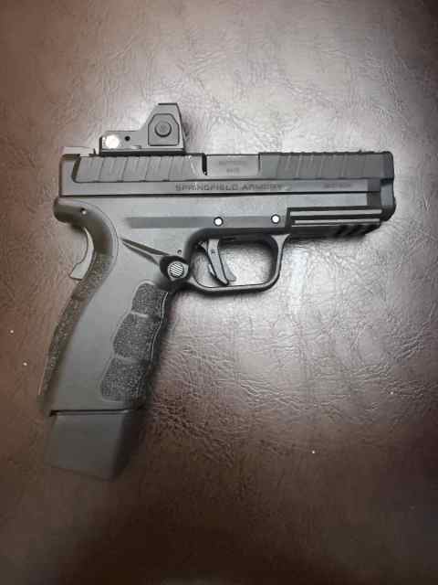 Springfield XD mod 3 NEW W/ Red Dot extended Mag! 