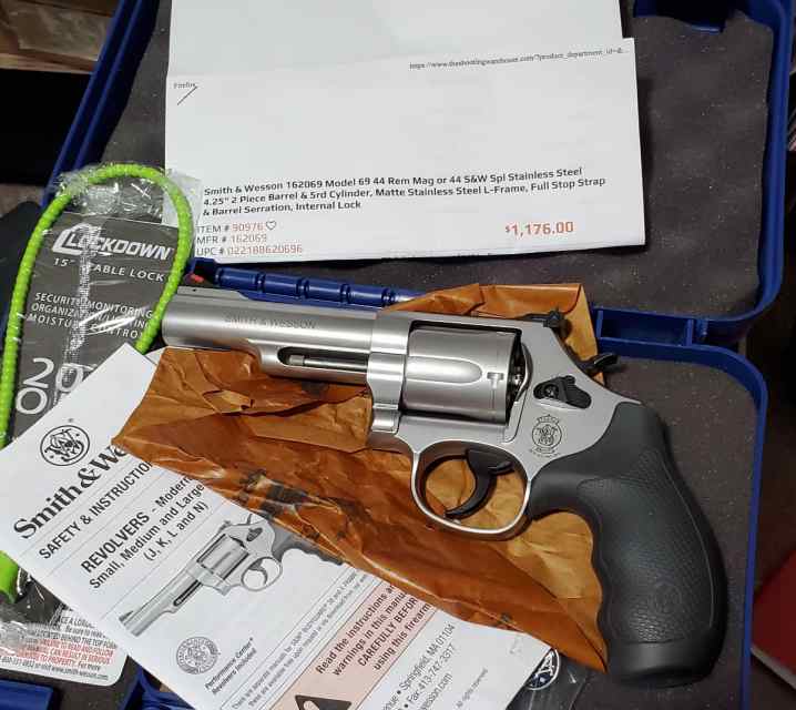 S&amp;W Mod. 69 S.S. .44 Mag 4&quot; &quot;Combat Special&quot;