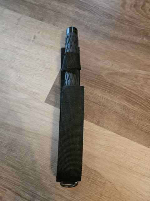 Expandable/collapsible Baton