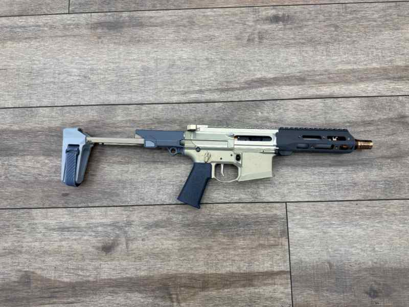 *NEW IN BOX* HONEY BADGER 7.5 INCH 