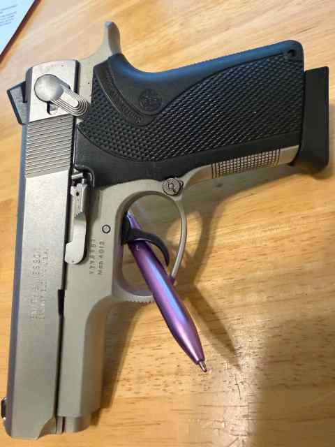 Smith and Wesson 4013 40cal    600.00