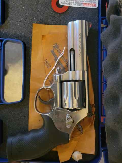 Smith &amp; Wesson 686 plus (7 shot) revolver