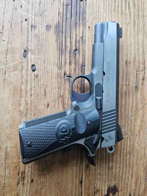Colt Combat Elite Commander 1911 .45 ACP