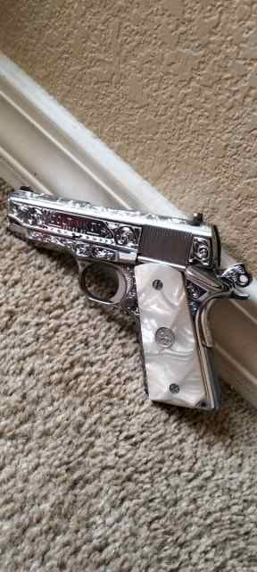 1911 Colt Officer&#039;s Model 45 acp 