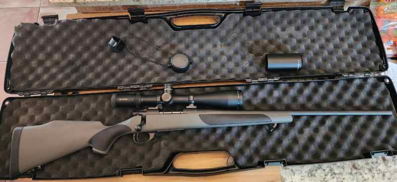 Weatherby Vanguard Synthetic Bolt Rifle combo