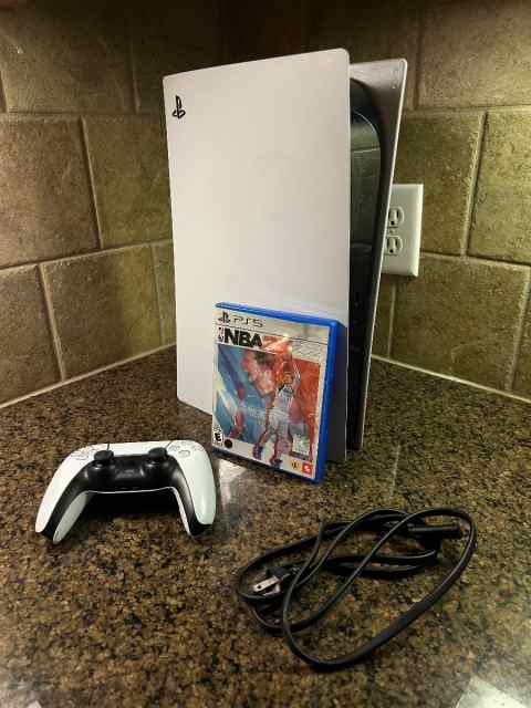 WTT/WTS PS5\PLAYSTATION 5 1TB w/game &amp; controller