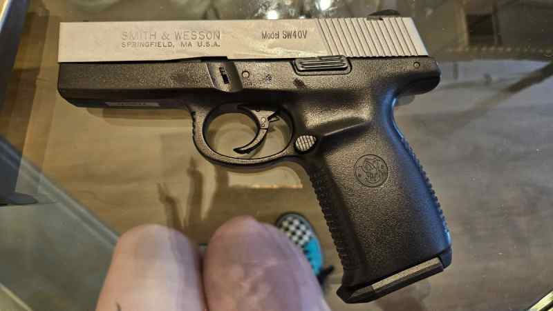 Smith &amp; Wesson SW40V model handgun