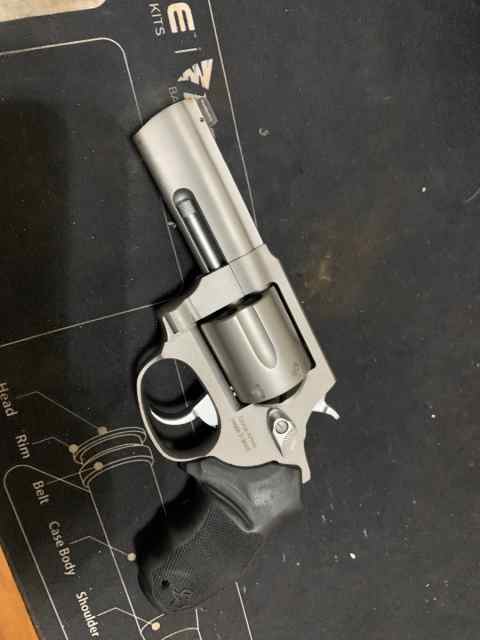 Taurus 856 38 special 