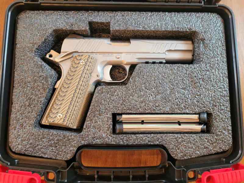 Savage 1911 – 5&quot; Rail, Upgraded Controls, 2 Mags