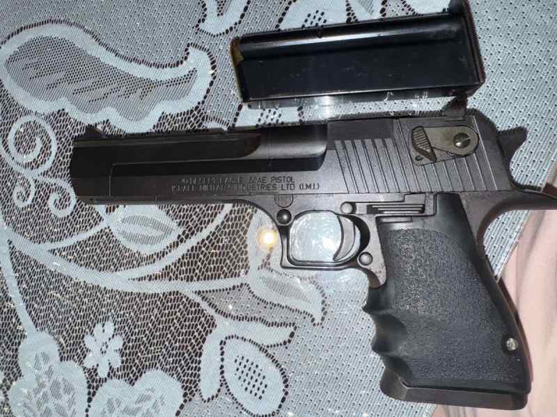 DESERT EAGLE 50AE PISTOL