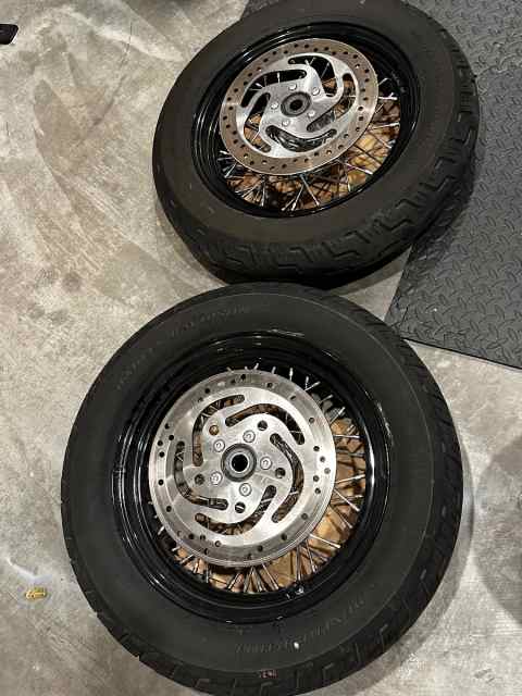 Harley Heritage wheels and tires 