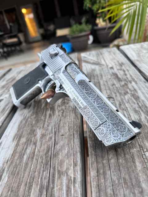 IMI stainless desert eagle engraved in 50 ae