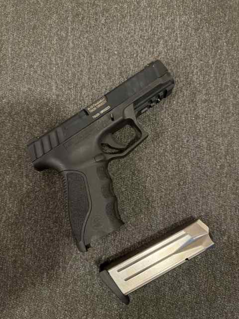 Stoeger STR-9 9mm – Excellent Condition