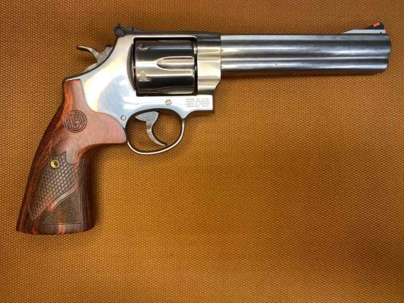 NEW IN BOX - Smith &amp; Wesson 629 Deluxe 44 Mag-6.5&quot;