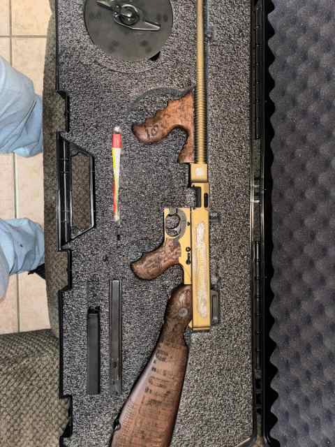 Tommy gun 