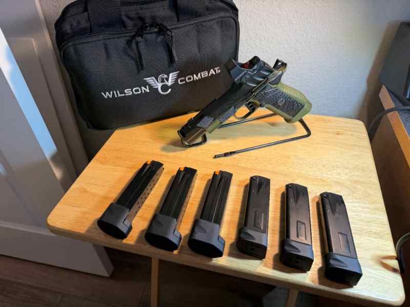 Super Clean Wilson Combat Division 77 w/ Extras!!!