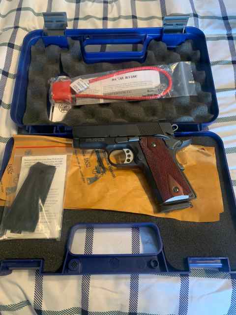 Smith &amp; Wesson 1911 45acp