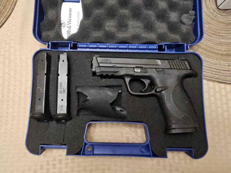  Like New S&amp;W M&amp;P 40  Full Size 