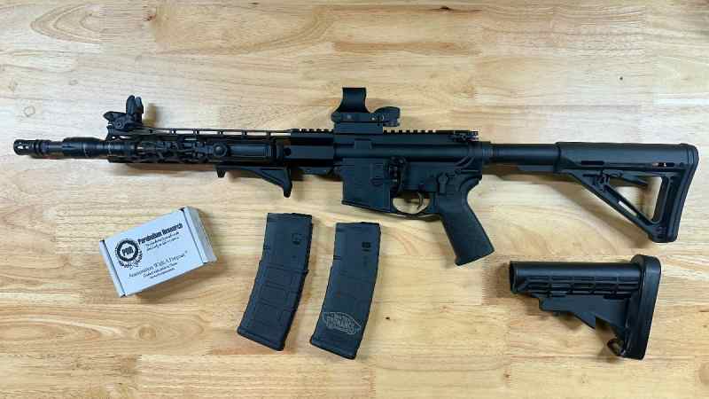 Diamondback DB15 - AR w/ accessories 