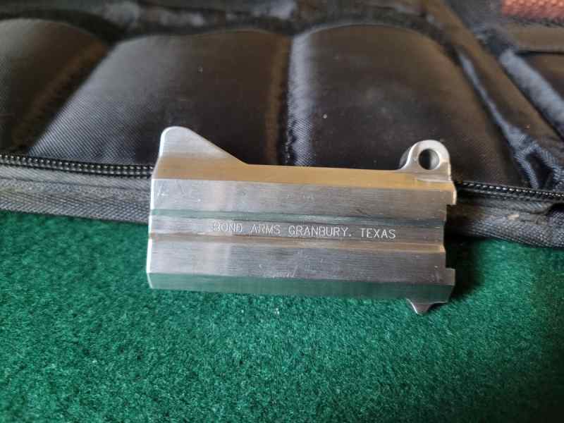 Bond Arms Defender 45ACP 02.jpg