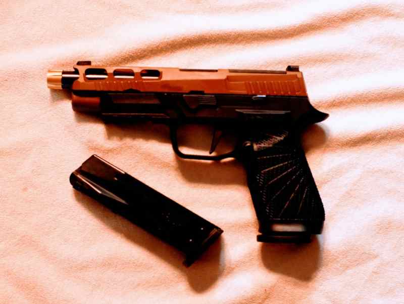 Sig Sauer P320 Custom, Optic ready, threaded, 9mm 